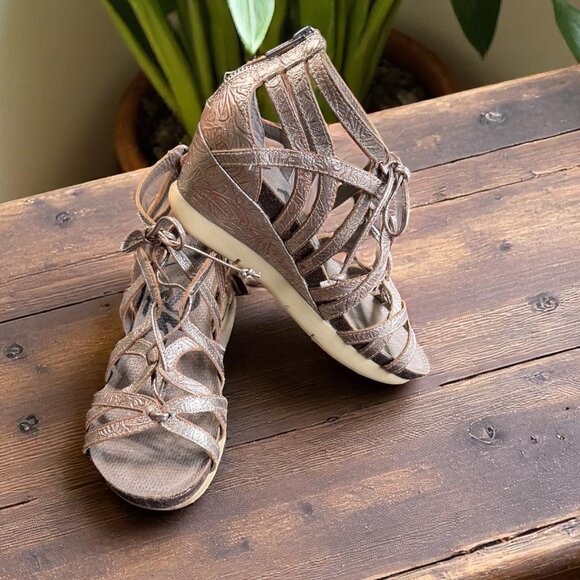 OTBT Nomadic Wedge Sandals Womens Size 8.5 Leather Pewter Color - Picture 2 of 13